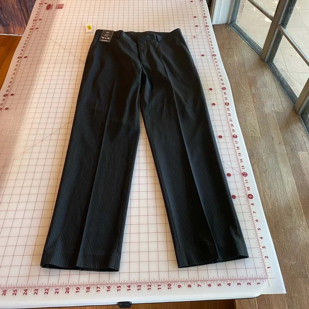 Murano NWT 32 x 30 flat front classic fit regular leg Zac black striped
